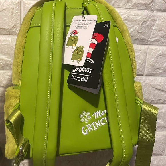 Loungefly The Grinch Santa Hat Christmas Cosplay Mini Backpack Fur Removable Hat - Picture 5 of 6